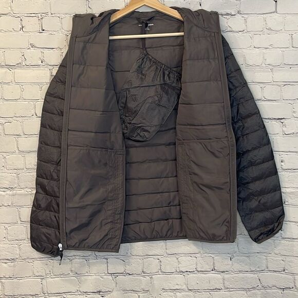 Amazon Men's Lightweight Water-Resistant Packable Hooded Puffer Jacket - Picture 7 of 10